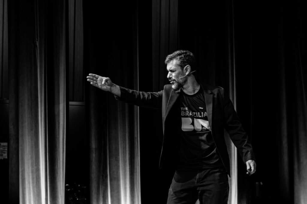 The Brazilian BA Fabrício Laguna telling tales from Grandpa Américo on stage